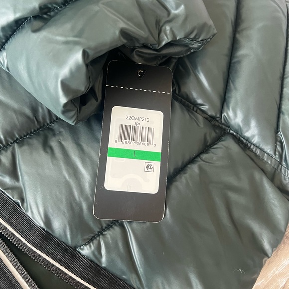 Guess Puffer Jacket (New with tags!) - Picture 3 of 3